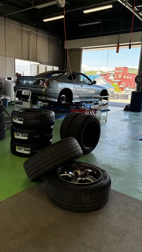タイヤピット会津のタイヤ・ホイール交換事例 日産シルビアS15 旧車スポーツ 会津若松